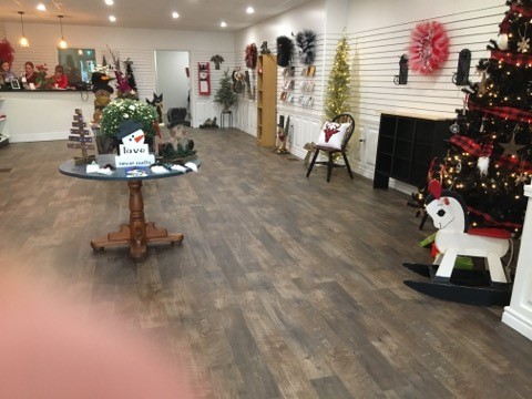 Huron Christmas Store | 5 Albert St, Clinton, ON N0M 1L0, Canada | Phone: (519) 525-0279