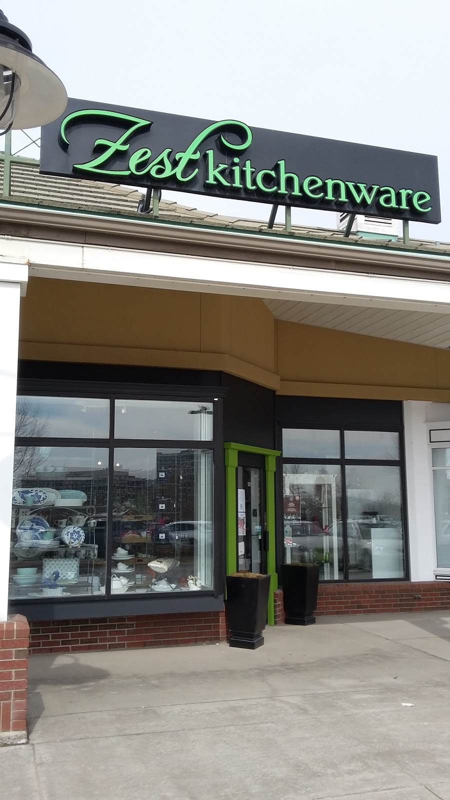 Zest Kitchenware | 5005 Dalhousie Dr NW, Calgary, AB T3A 5R8, Canada | Phone: (403) 286-5220