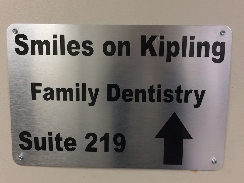 Smiles on Kipling | 1735 Kipling Ave Unit 219, Etobicoke, ON M9R 2Y8, Canada | Phone: (416) 792-6634