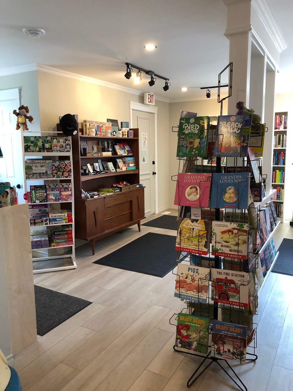 Beach Reads Bookshop | 230 St George St, Port Dover, ON N0A 1N0, Canada | Phone: (519) 583-1787