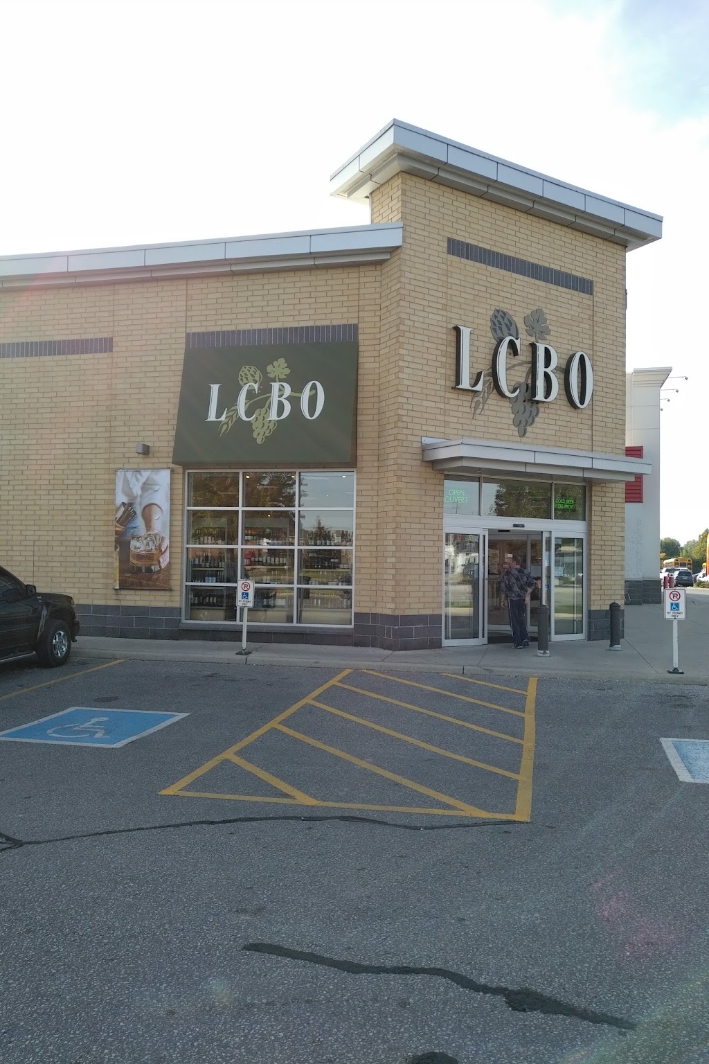 LCBO | 16 Seacliff Dr E, Leamington, ON N8H 2L2, Canada | Phone: (519) 326-3481