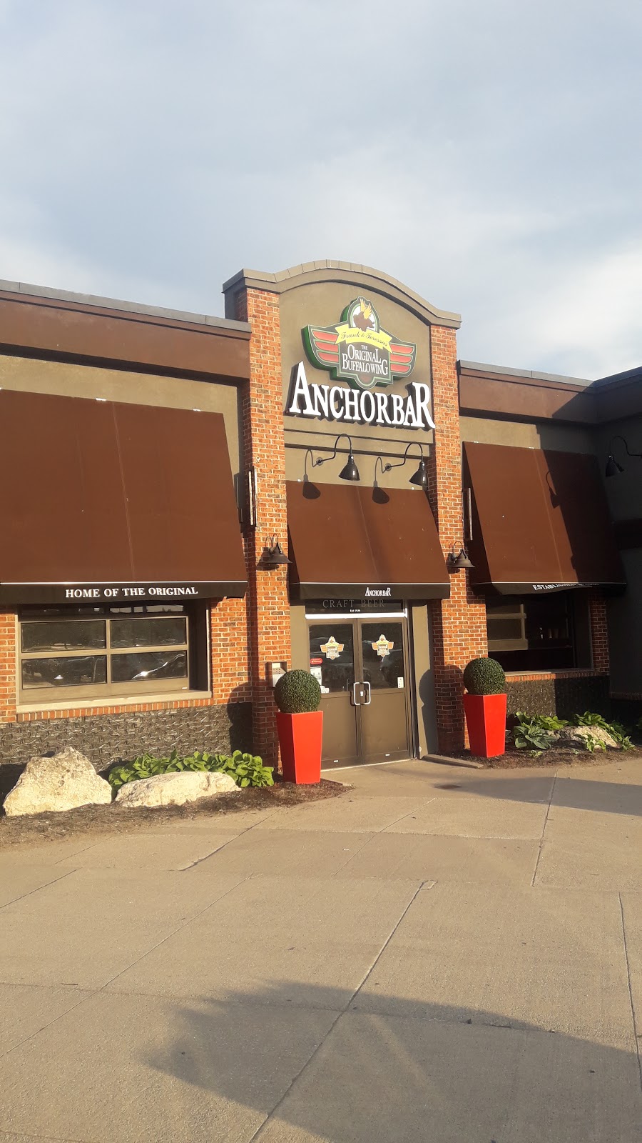 Anchor Bar | 2000 Appleby Line, Burlington, ON L7L 6M6, Canada | Phone: (289) 222-2525