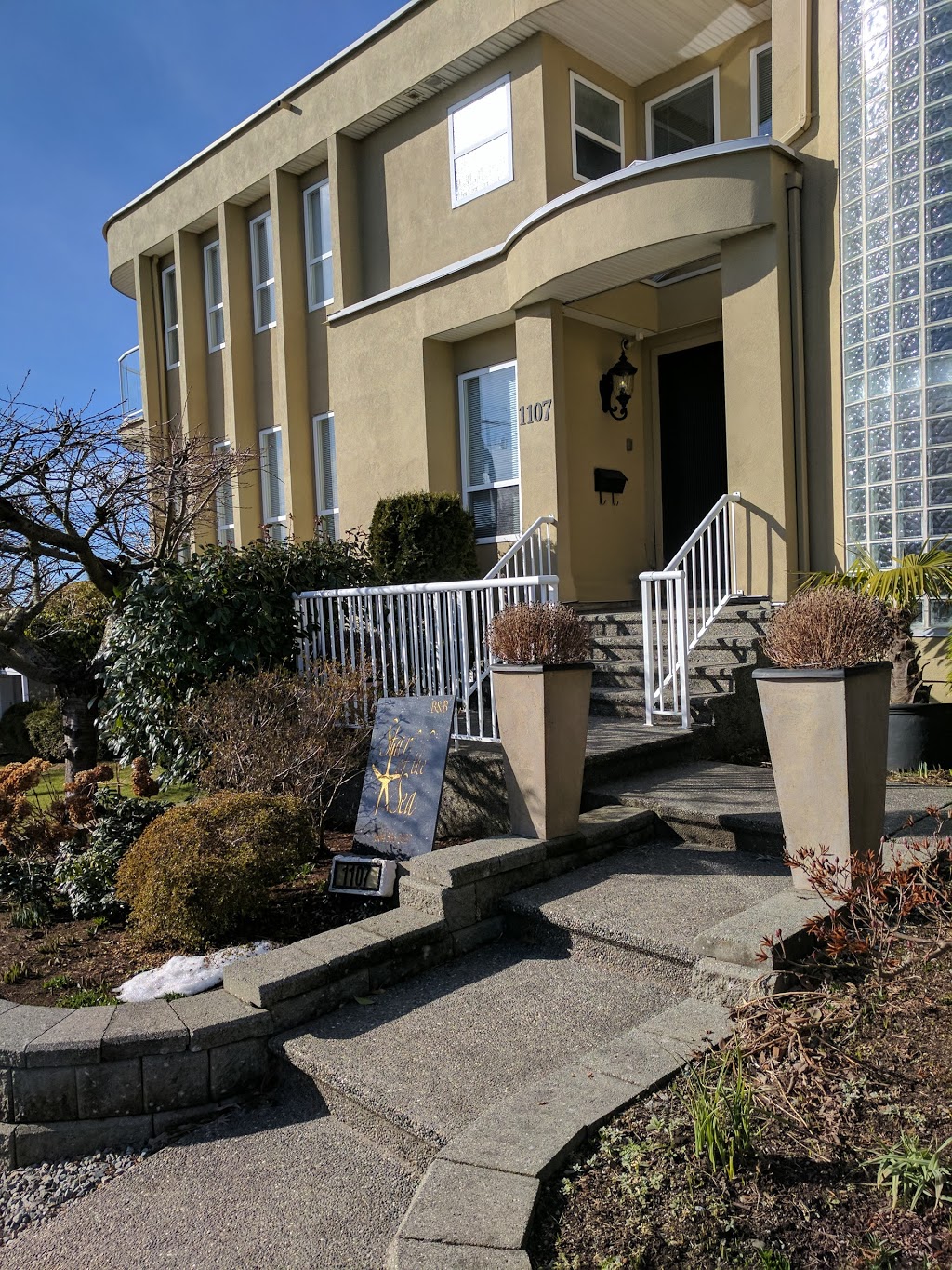 Star Of the Sea Bed and Breakfast by Elevate Rooms | 1107 Fir St, White Rock, BC V4B 4A7, Canada | Phone: (866) 387-7827