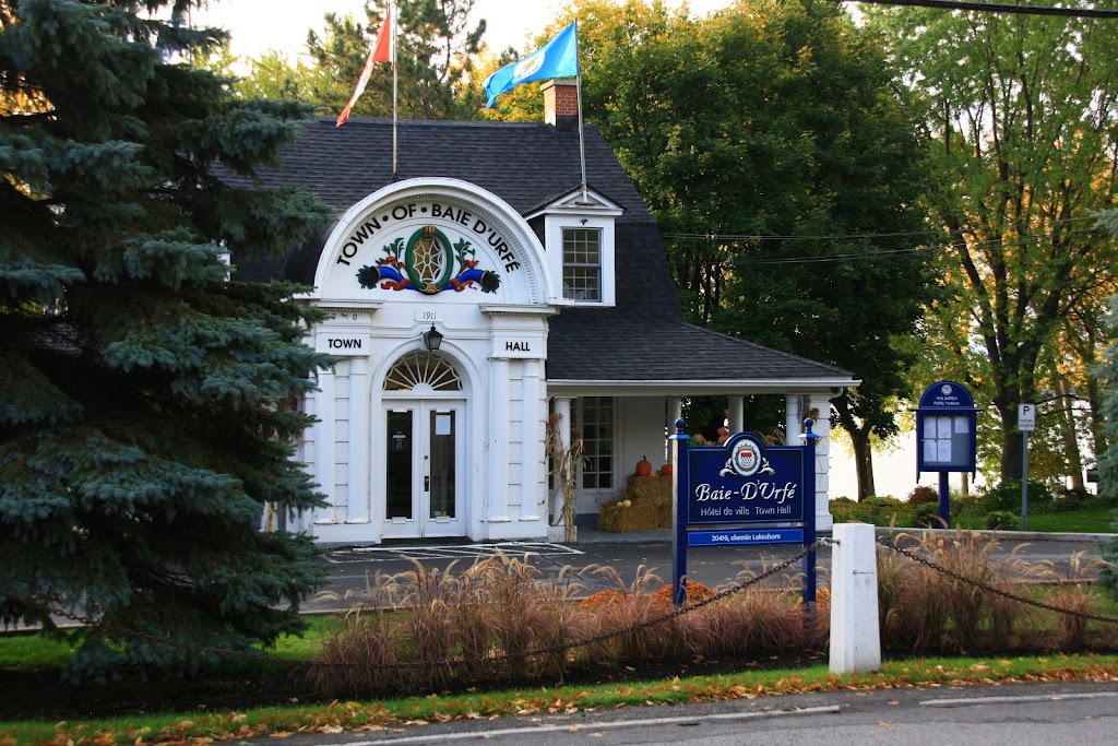 Baie-DUrfe Town Hall | 20410 Rue Lakeshore, Baie-dUrfé, QC H9X 1P7, Canada | Phone: (514) 457-5324