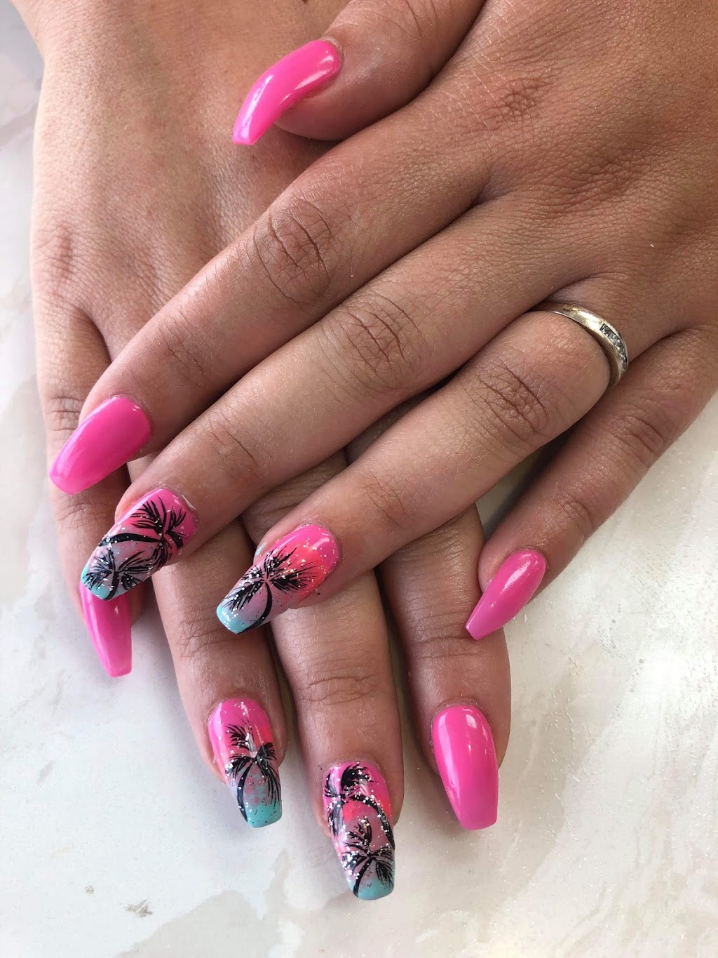 Friendly Nails | 7111 101 Ave NW, Edmonton, AB T6A 0H9, Canada | Phone: (780) 462-3484