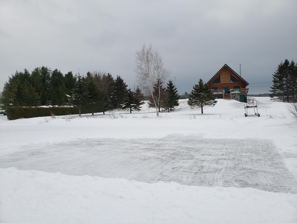 Chalet au bois O | 7800 Chemin Turgeon, Disraeli, QC G0N 1E0, Canada | Phone: (418) 802-4585