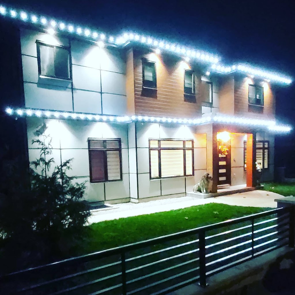 Comrade Clean Christmas Lights Installation | 5331 168 St, Cloverdale, BC V3Z 1E2, Canada | Phone: (778) 700-0046