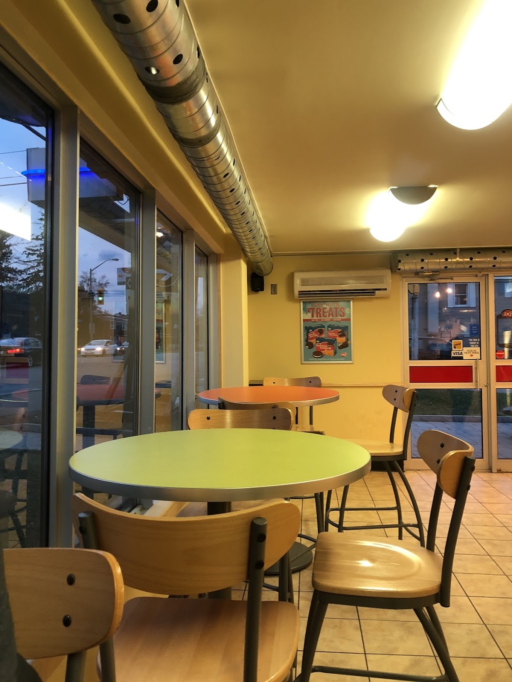 Dairy Queen (Treat) | 345 St Laurent Blvd, Ottawa, ON K1K 2Z7, Canada | Phone: (613) 749-2280