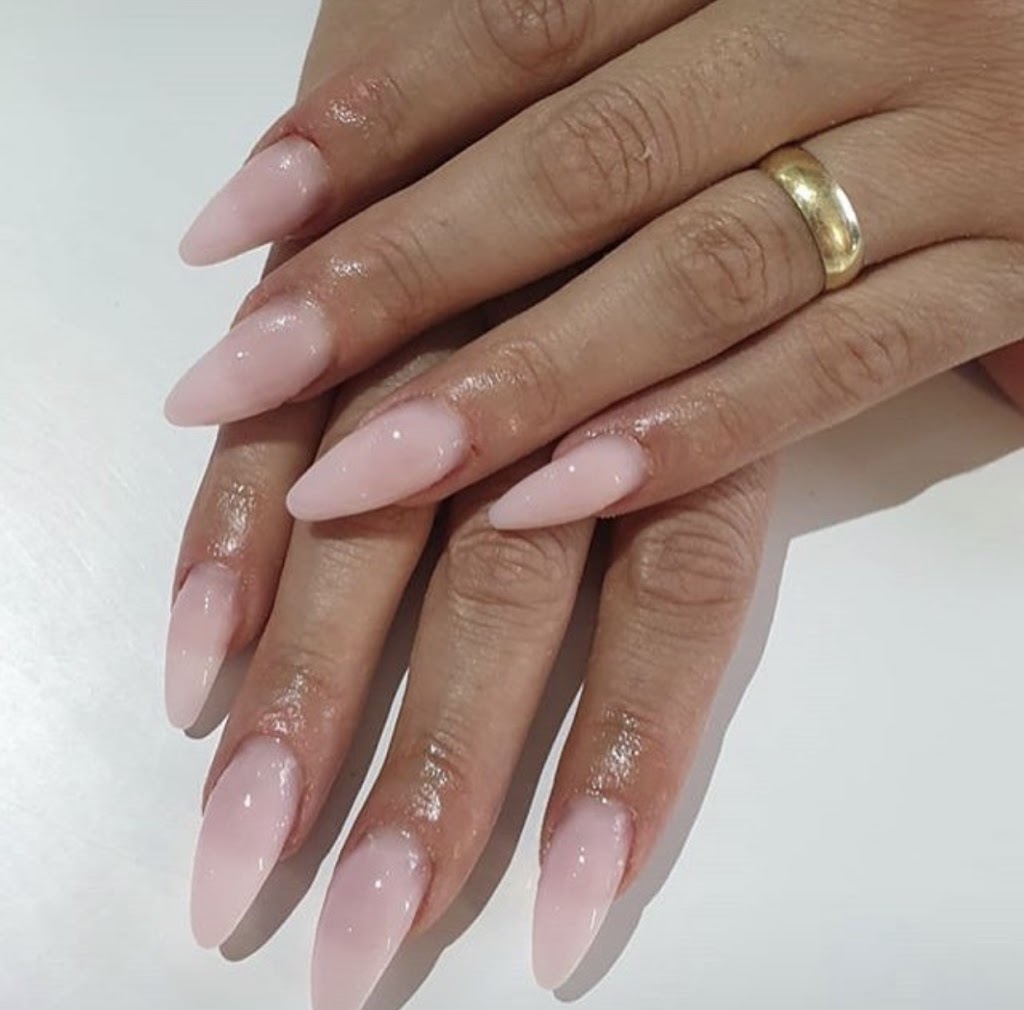 Raise a hand nails | 232 Main St, Bobcaygeon, ON K0M 1A0, Canada | Phone: (705) 344-9107