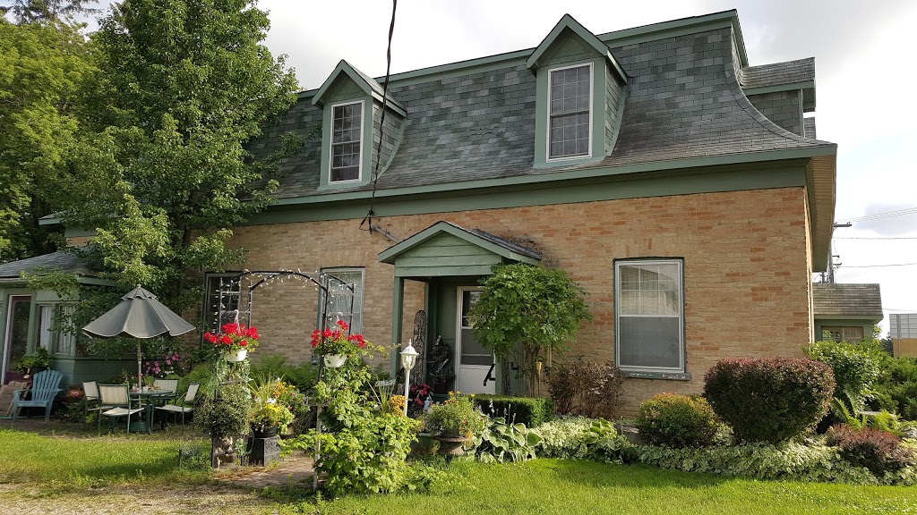 Sommerville Court Motel Bed & Breakfast | 287 Ross St, Lucknow, ON N0G 2H0, Canada | Phone: (519) 357-7067