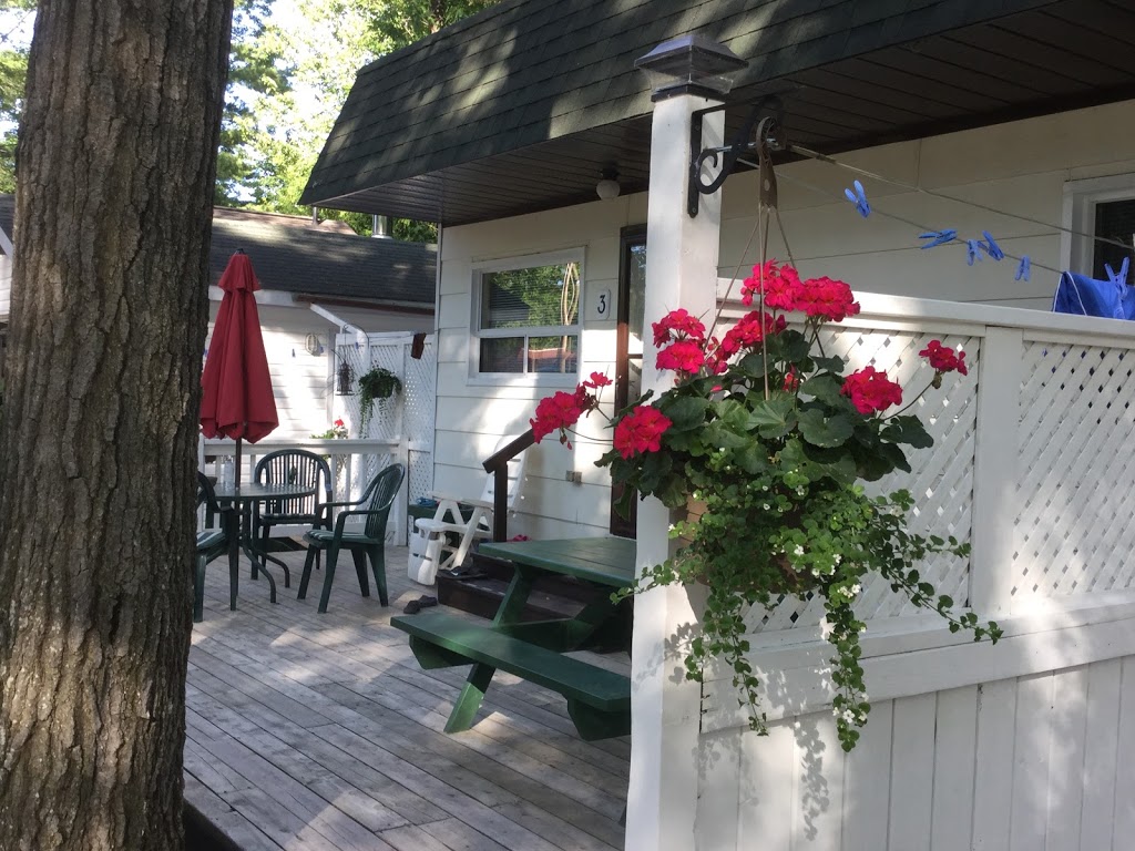 Woodland Hideaway | 115 30th St N, Wasaga Beach, ON L9Z 2C8, Canada | Phone: (705) 429-5624