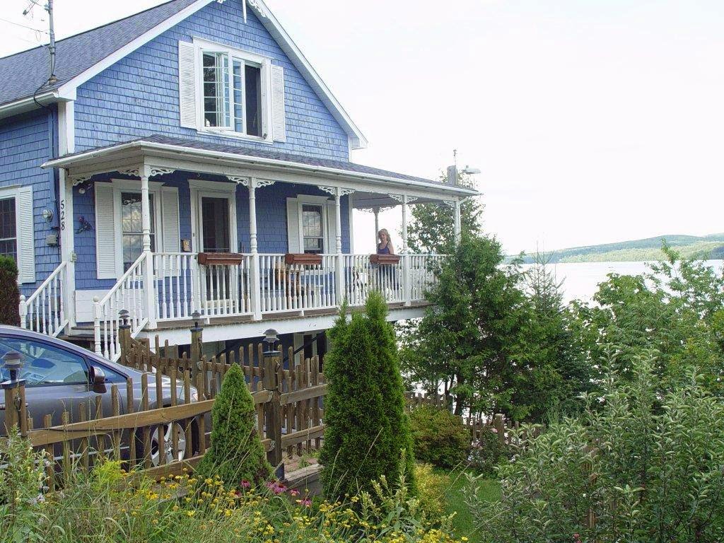 Cottage Side-Lake B & B | 528 Chemin de la Rivière-Bergeron, Piopolis, QC G0Y 1H0, Canada | Phone: (819) 554-8936