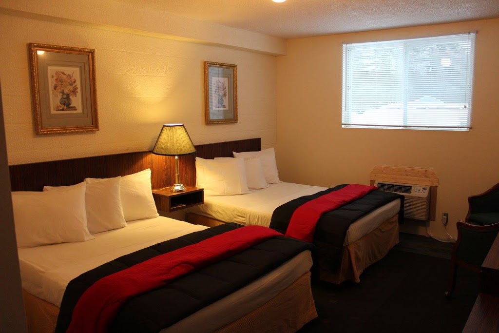 The Mazinaw Residence Inn | 14276 ON-41, Cloyne, ON K0H 1K0, Canada | Phone: (613) 336-9054