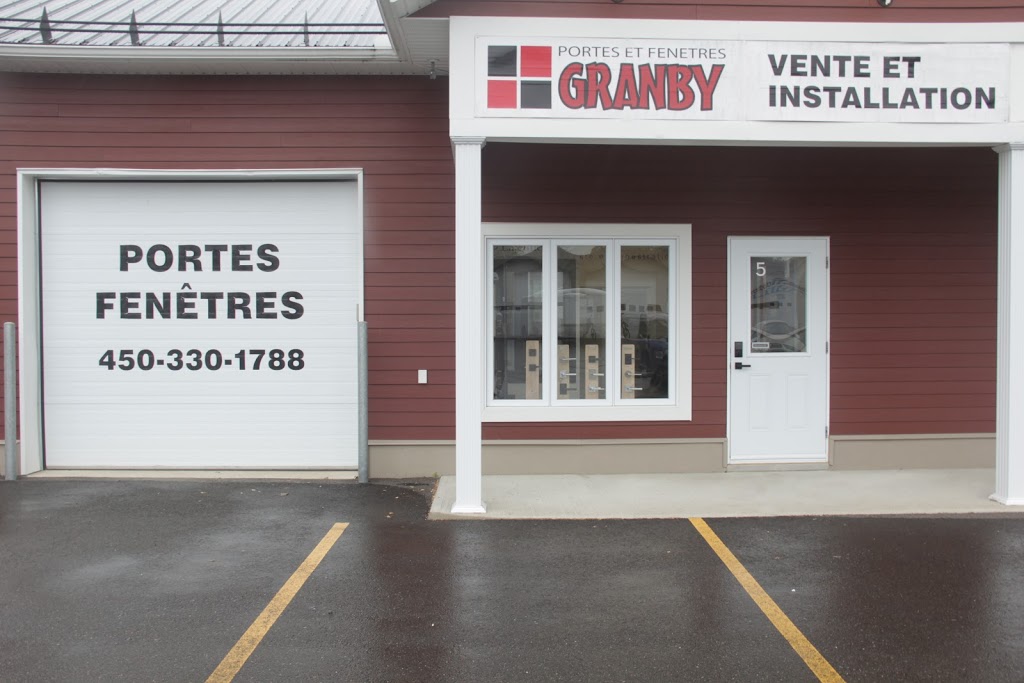 Portes et Fenêtres Granby | 827 Rue Dufferin, Entrée par la, Rue Barré, Granby, QC J2H 0T9, Canada | Phone: (450) 330-1788