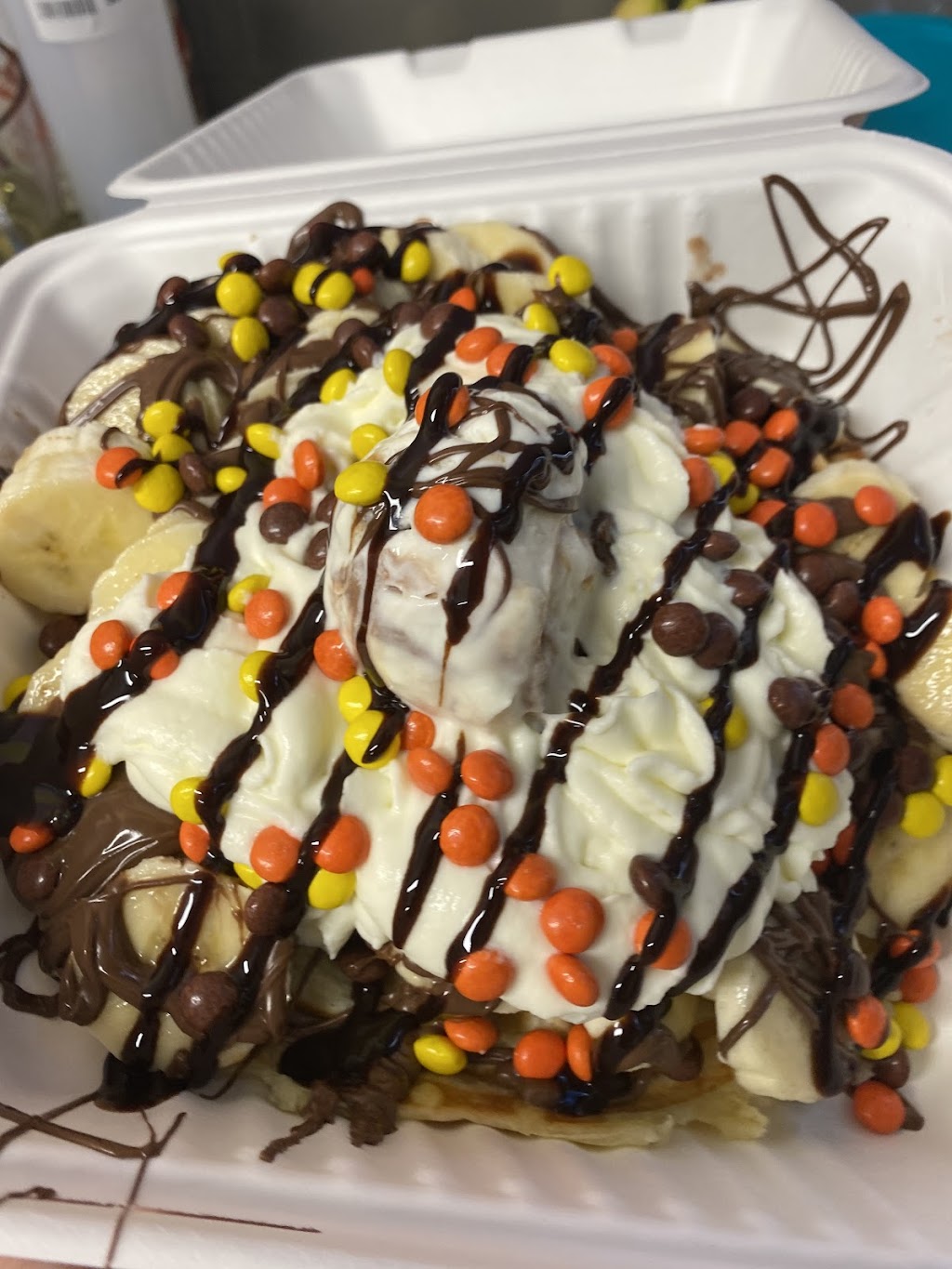 West End Waffles and Scoops | 499 Runnymede Rd, Toronto, ON M6S 2Z6, Canada | Phone: (416) 809-4628