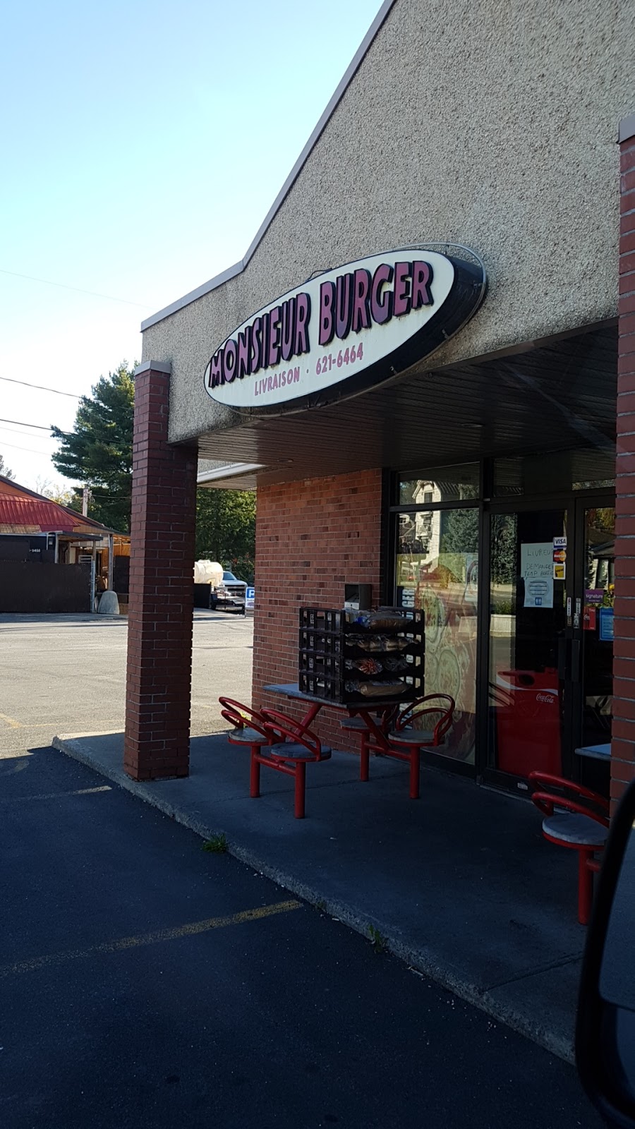 Mr Burger | 702 Boulevard Adolphe-Chapleau, Bois-des-Filion, QC J6Z 1L8, Canada | Phone: (450) 621-6464