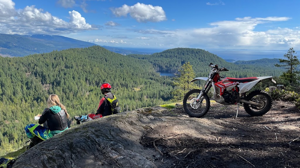 Strait Away Riders | Roberts Creek Rd, Roberts Creek, BC V0N 2W2, Canada | Phone: (604) 740-6923