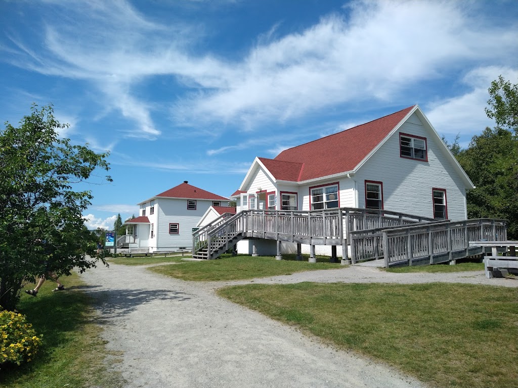 Cap de Bon-Désir Interpretation and Observation Centre | 13 Chem. du Cap de Bon Désir, Grandes-Bergeronnes, QC G0T 1G0, Canada | Phone: (418) 232-6751