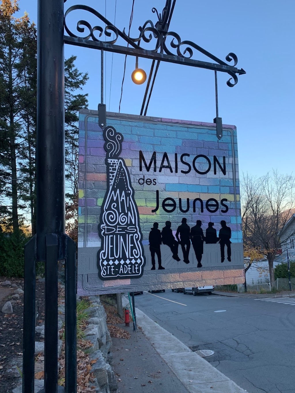 Maison Des Jeunes De Ste Adele | 95 Rue Morin, Sainte-Adèle, QC J8B 2R1, Canada | Phone: (450) 229-7452