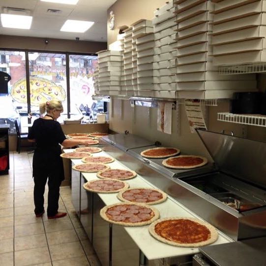 WILLYS PIZZA | 1315 Richmond Rd, Ottawa, ON K2B 8J7, Canada | Phone: (613) 596-6661