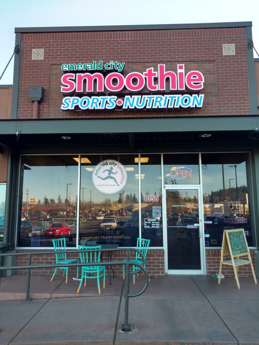 Emerald City Smoothie | 1058 Lakeway Dr, Bellingham, WA 98229, USA | Phone: (360) 647-2357