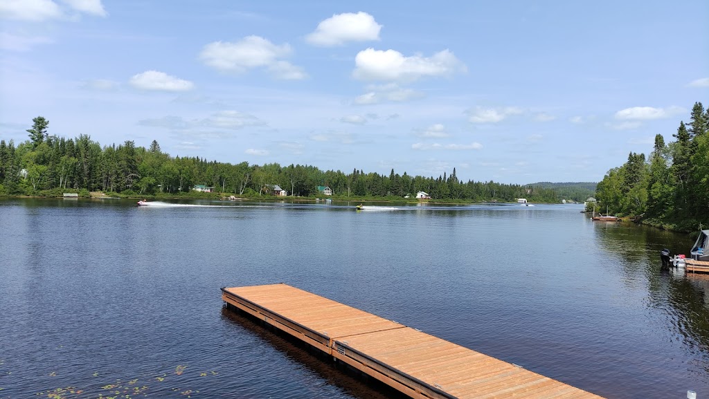 Domaine Lac Edouard | 340 Rue Principale, Lac-Édouard, QC G0X 3N0, Canada | Phone: (819) 653-2100