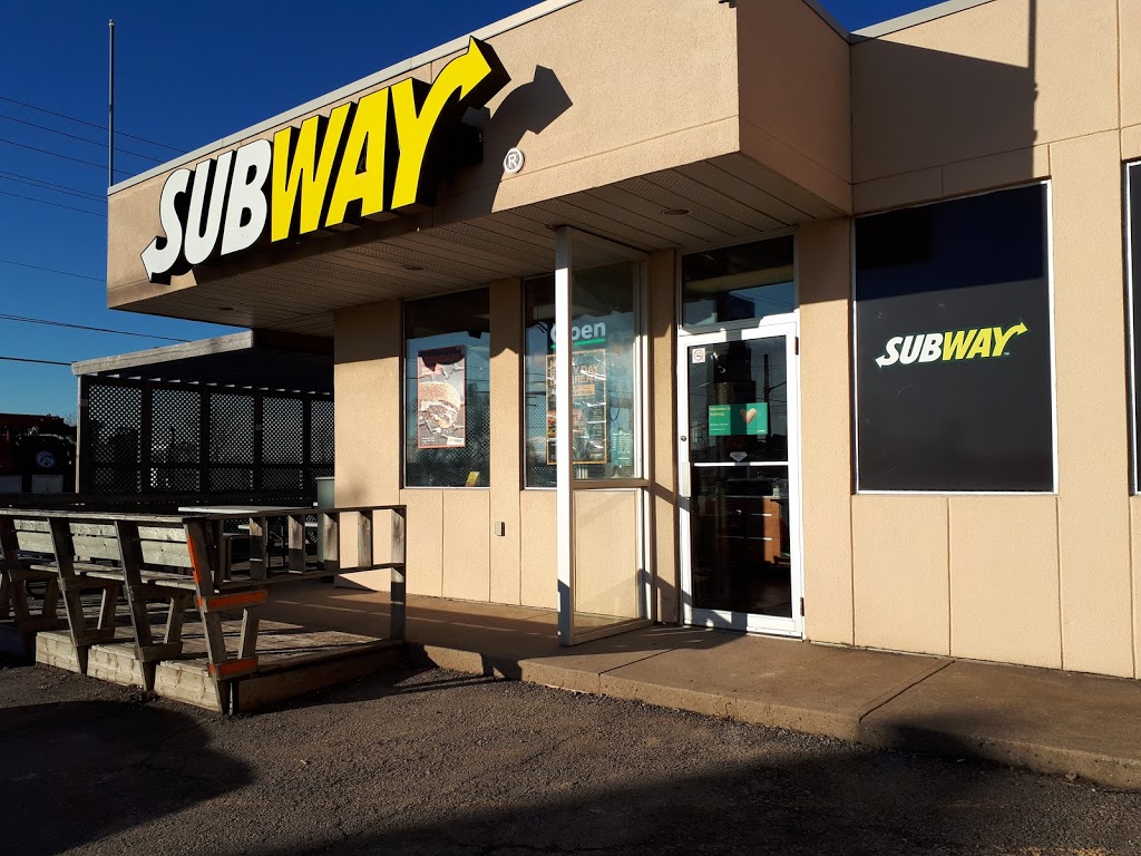 Subway | Dannys Esso, 13210 Lundys Ln, Niagara Falls, ON L2E 6S4, Canada | Phone: (905) 227-1901
