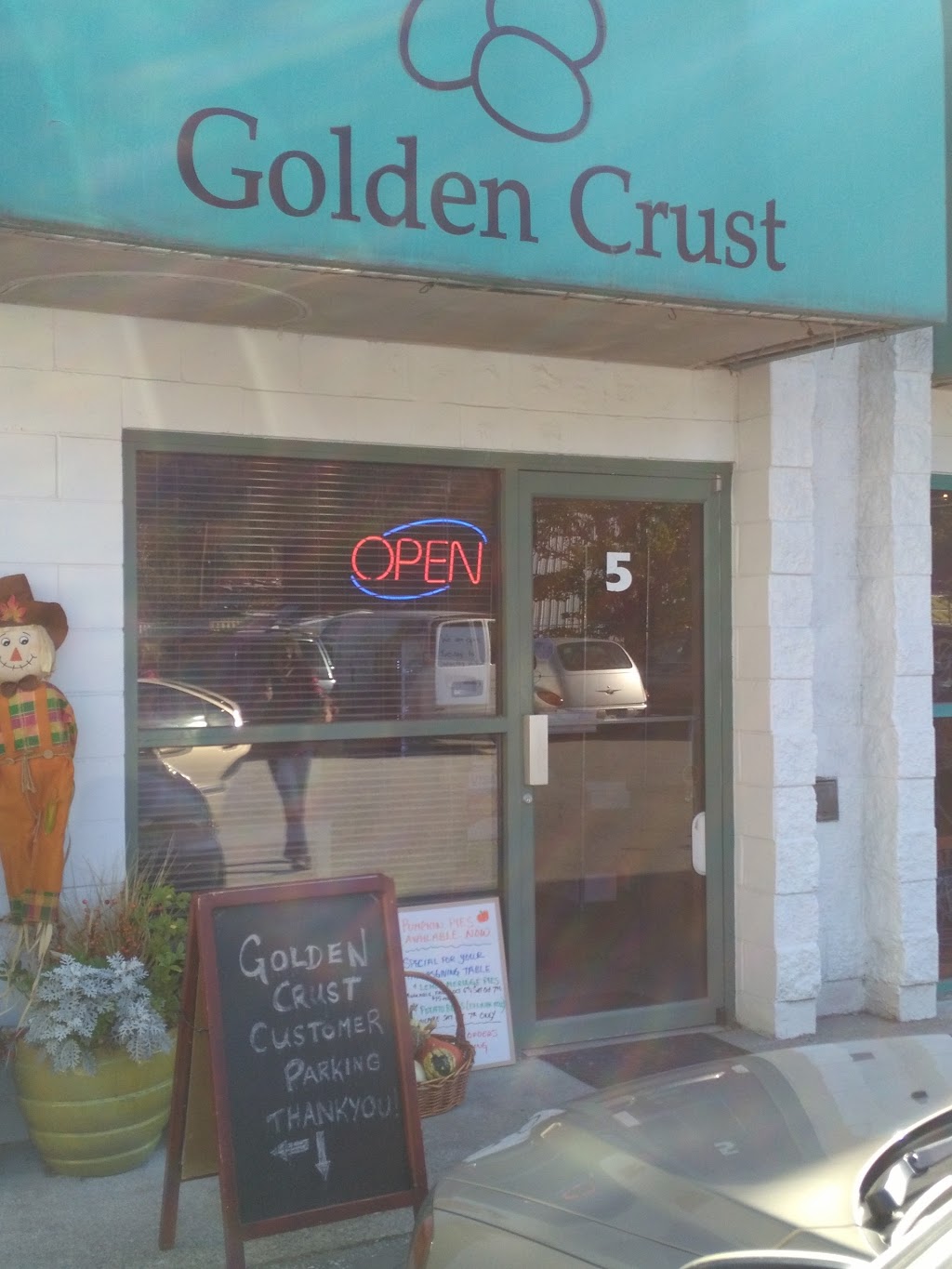 Golden Crust Specialties | 38924 Queens Way, Squamish, BC V8B 0K8, Canada | Phone: (604) 892-7437