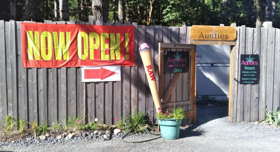 Aunties | 5874 Island Hwy W, Qualicum Beach, BC V9K 2E6, Canada