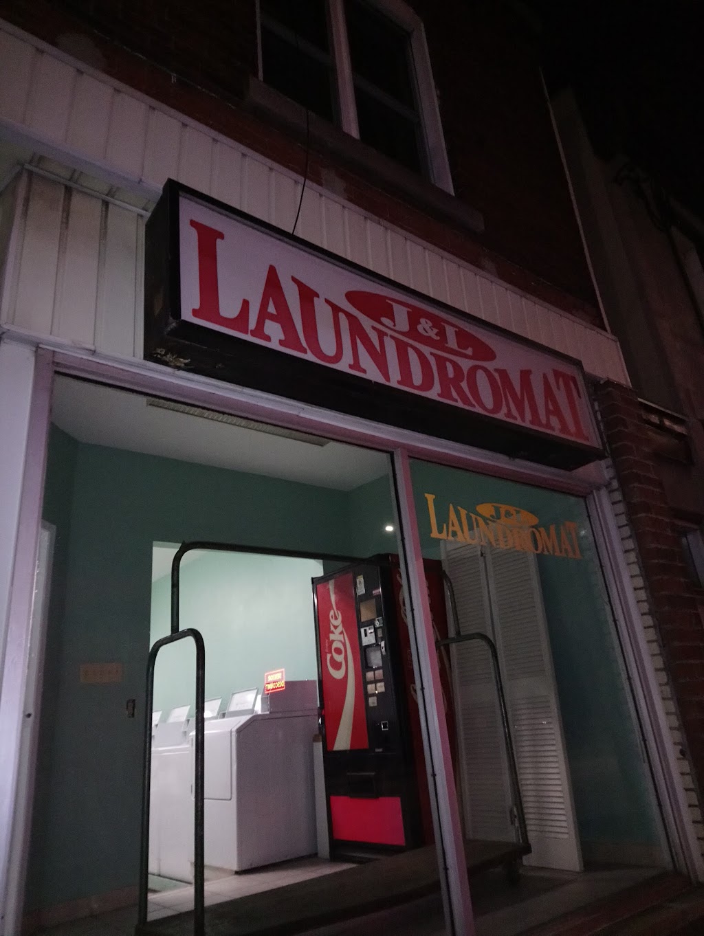 J& L LAUNDROMAT | 363 Barton St E, Hamilton, ON L8L 2X8, Canada