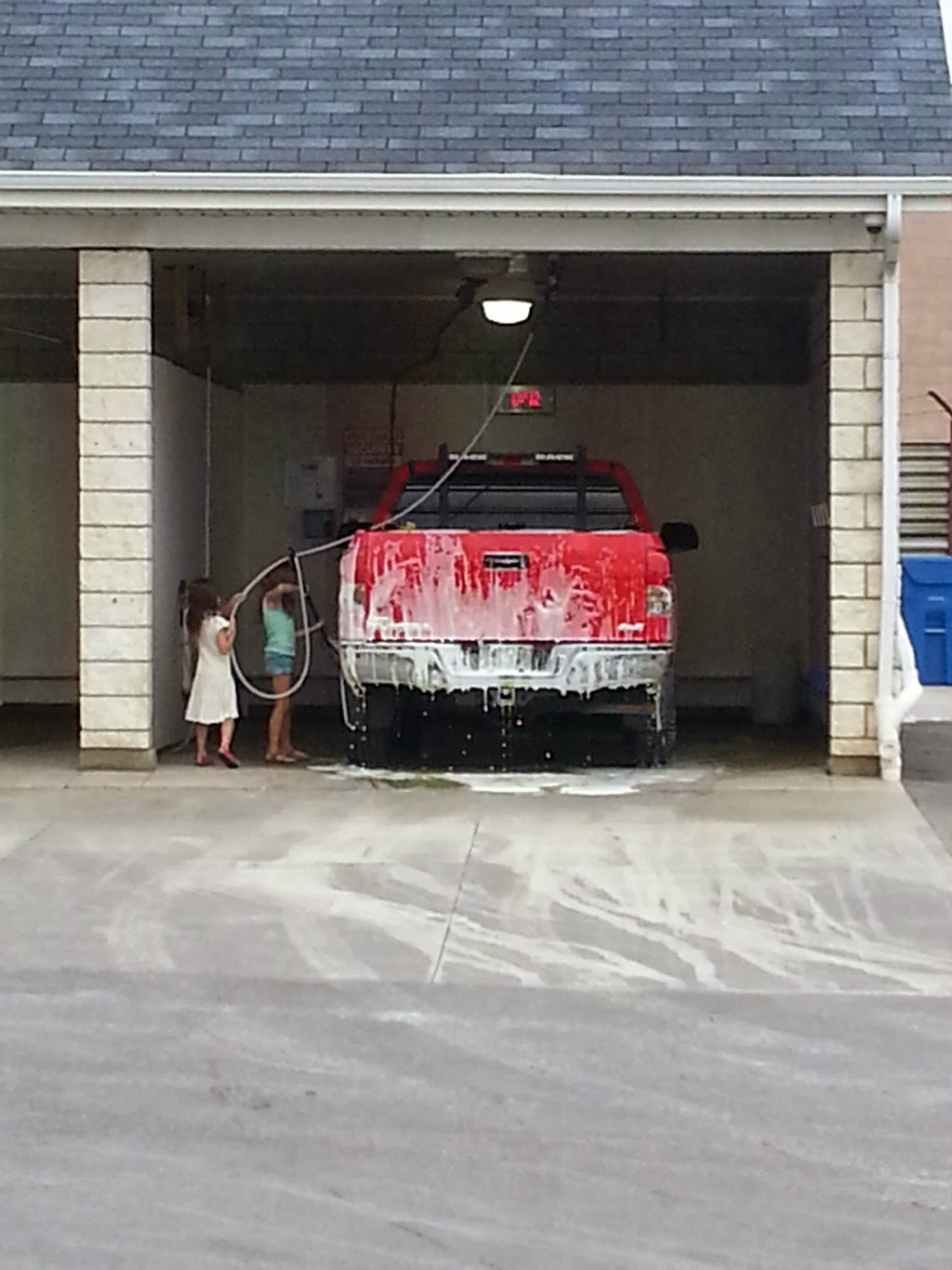 Red Hill Car Wash | 200 Pritchard Rd, Hamilton, ON L8W 3P7, Canada | Phone: (289) 244-0033