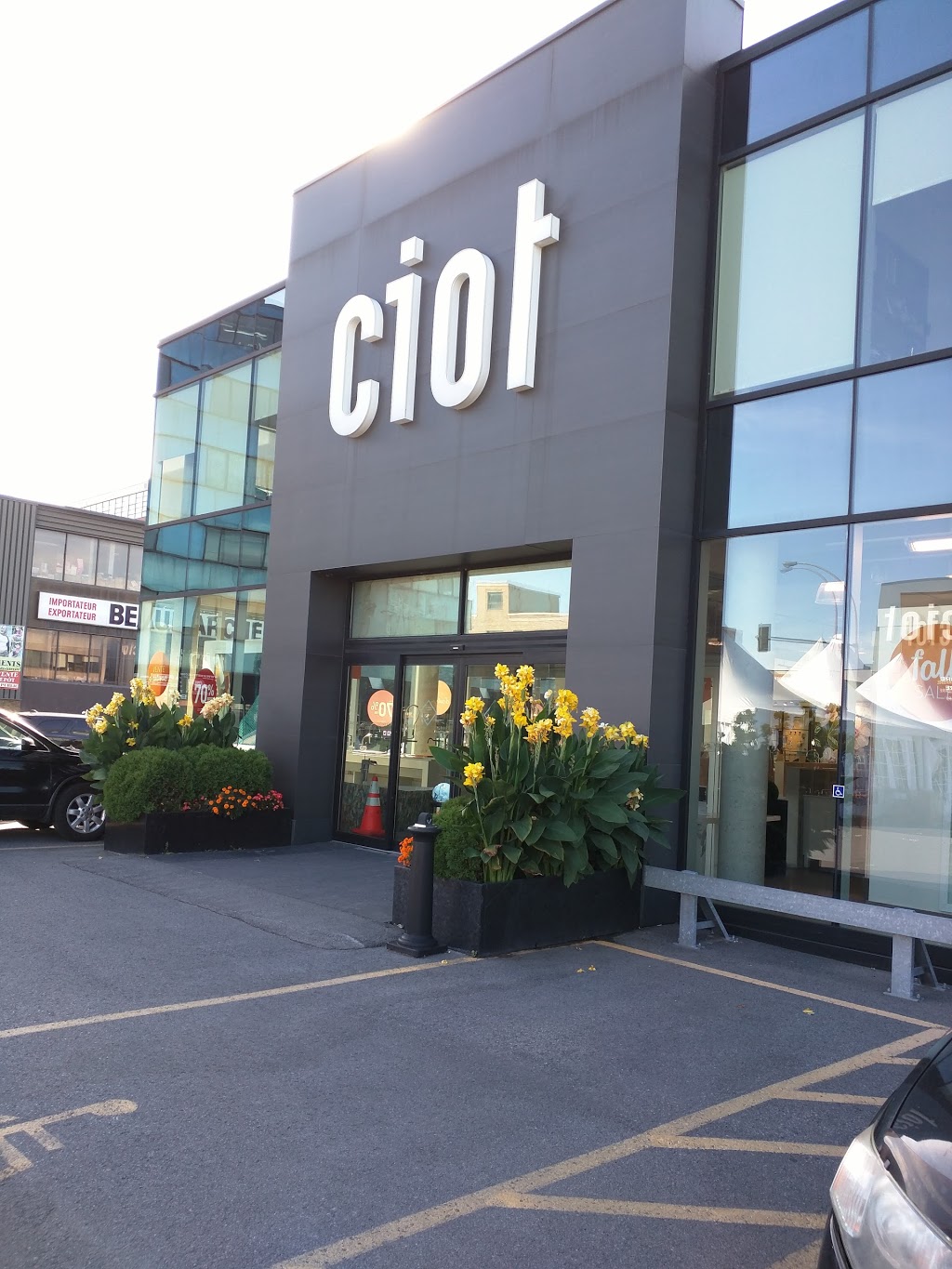 Ciot | 9151 Boul St-Laurent, Montréal, QC H2N 1N2, Canada | Phone: (514) 382-7330