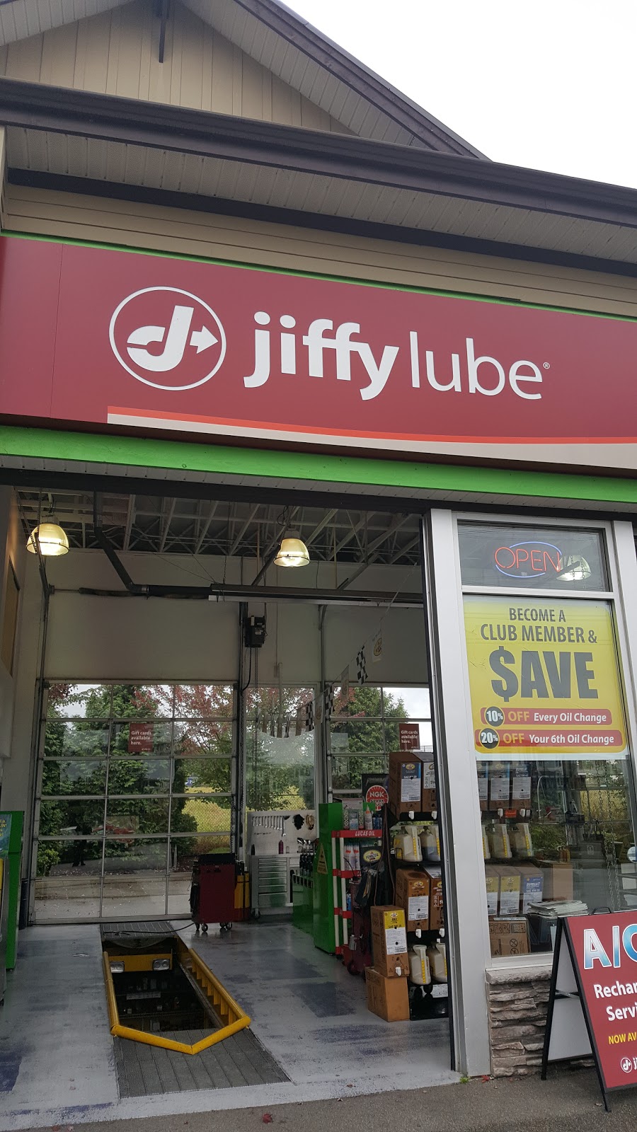 Jiffy Lube | 15120 32nd Avenue Diversion, Surrey, BC V3S 4N7, Canada | Phone: (604) 542-9777