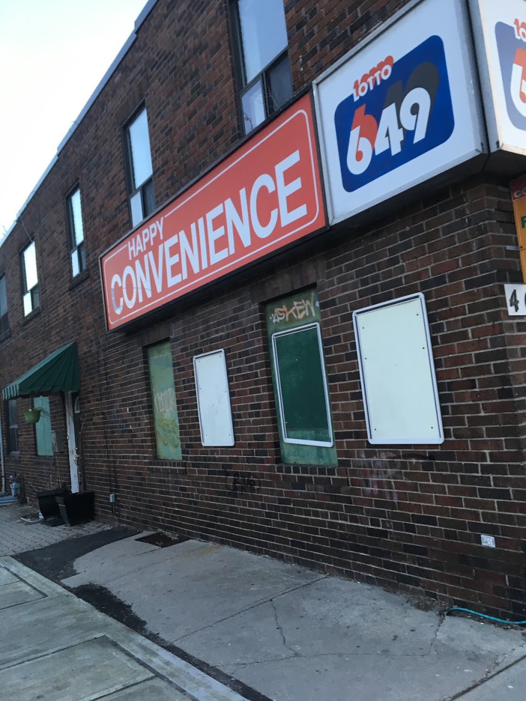 Happy Convenience | 461 Eglinton Ave E, Toronto, ON M4P 1N3, Canada | Phone: (416) 485-5158