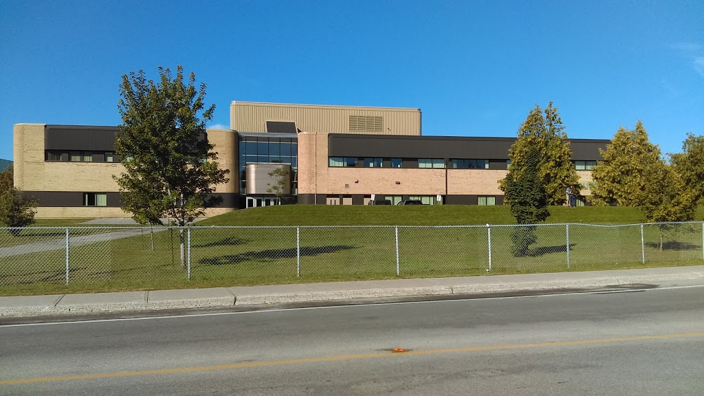 École secondaire de lIle | 255 Rue Saint-Rédempteur, Gatineau, QC J8X 2T4, Canada | Phone: (819) 771-6126