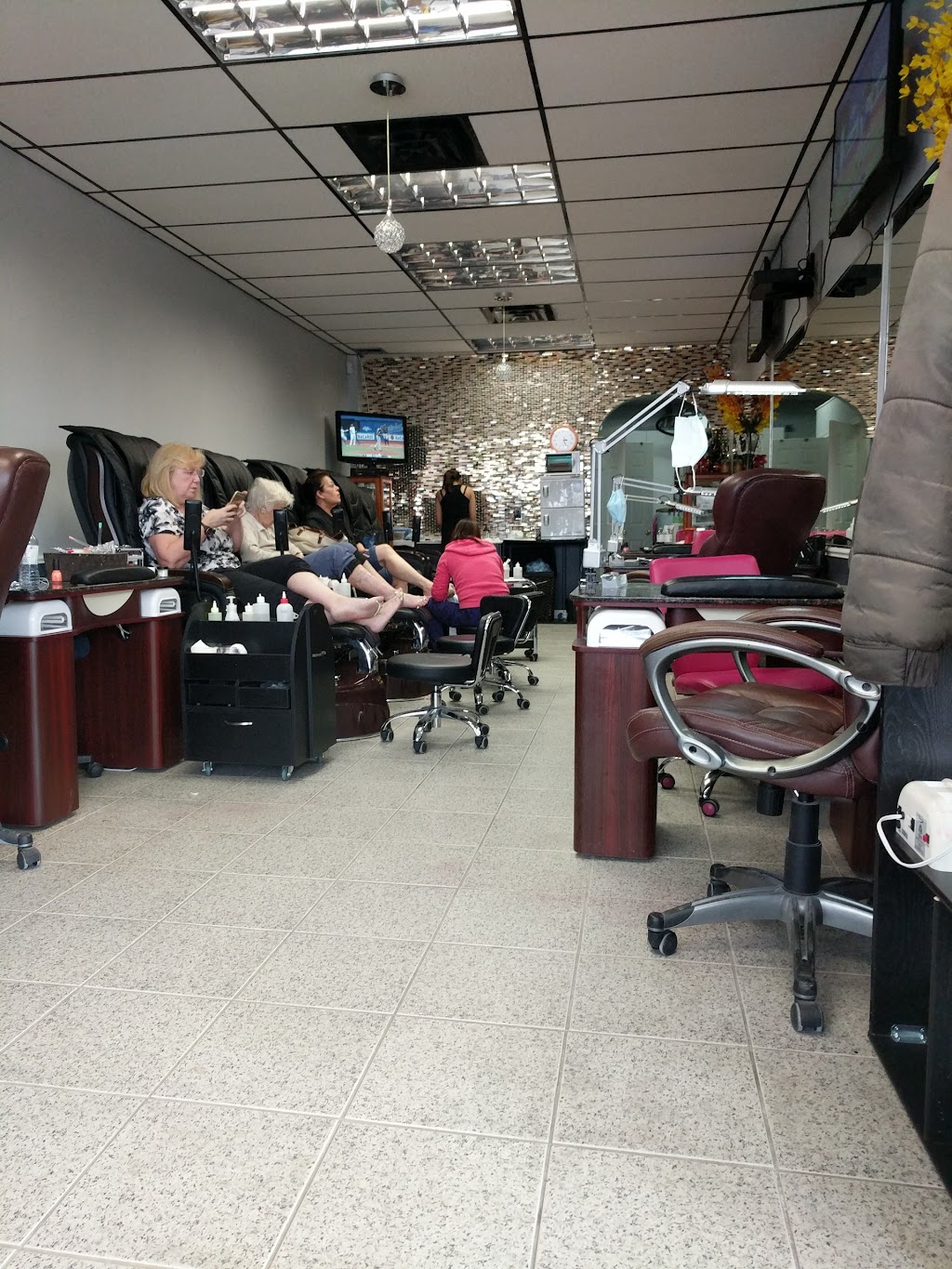 Saigon Nail Spa | 3043 Kingston Rd, Scarborough, ON M1M 1P1, Canada | Phone: (647) 349-8888