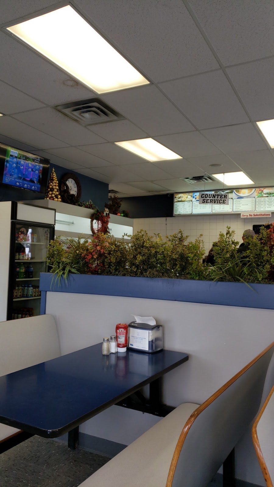 Janets Country Donuts Cafe | 164 Main St N, Seaforth, ON N0K 1W0, Canada | Phone: (519) 527-2551