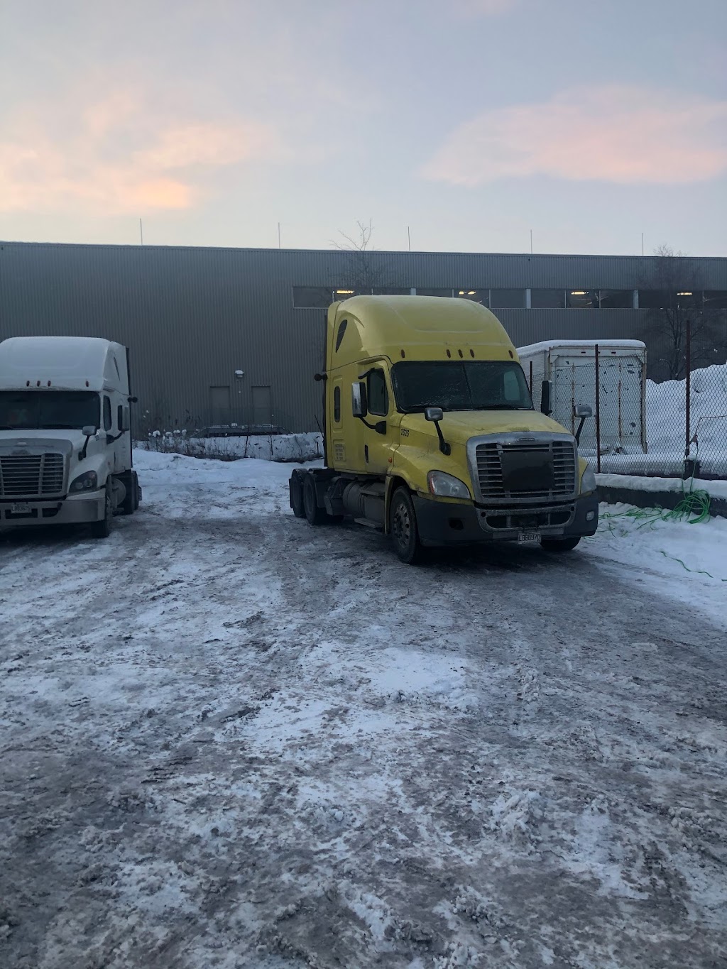 Jazz Trucking | 5448 Chem. de la Côte-de-Liesse, Mont-Royal, QC H4P 1A5, Canada | Phone: (514) 825-3375