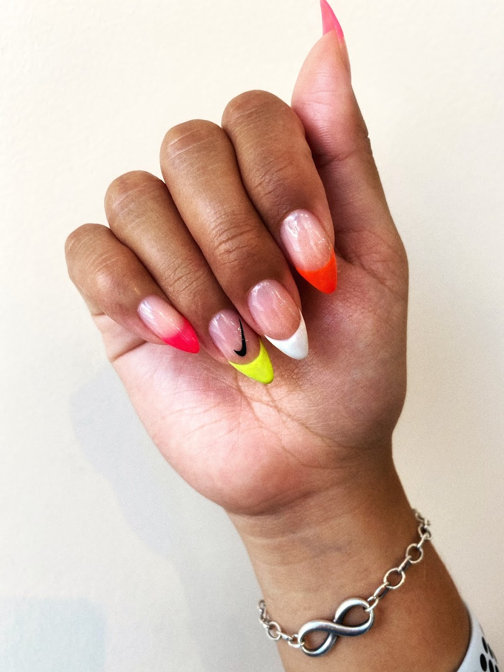 Julie Nails | 988 Coxwell Ave, East York, ON M4C 3G5, Canada | Phone: (416) 423-2888