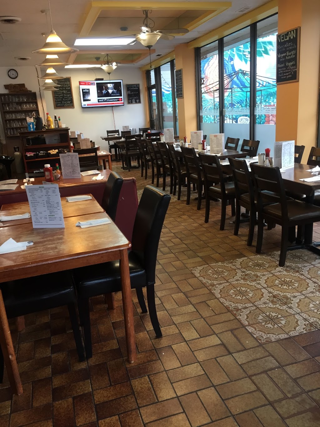 Kos Cafe & Restaurant | 1070 Bathurst St, Toronto, ON M5R 3G9, Canada | Phone: (416) 516-6495