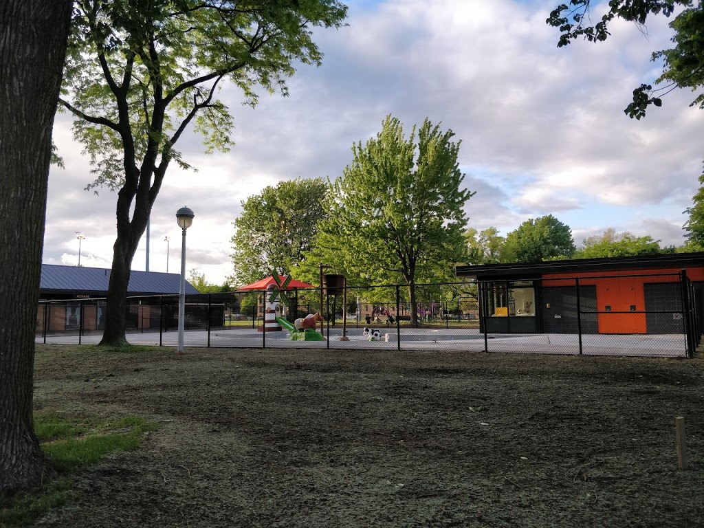 Parc Saint-Clément | Mercier-Hochelaga-Maisonneuve, Montreal, QC H1V, Canada | Phone: (514) 872-0311