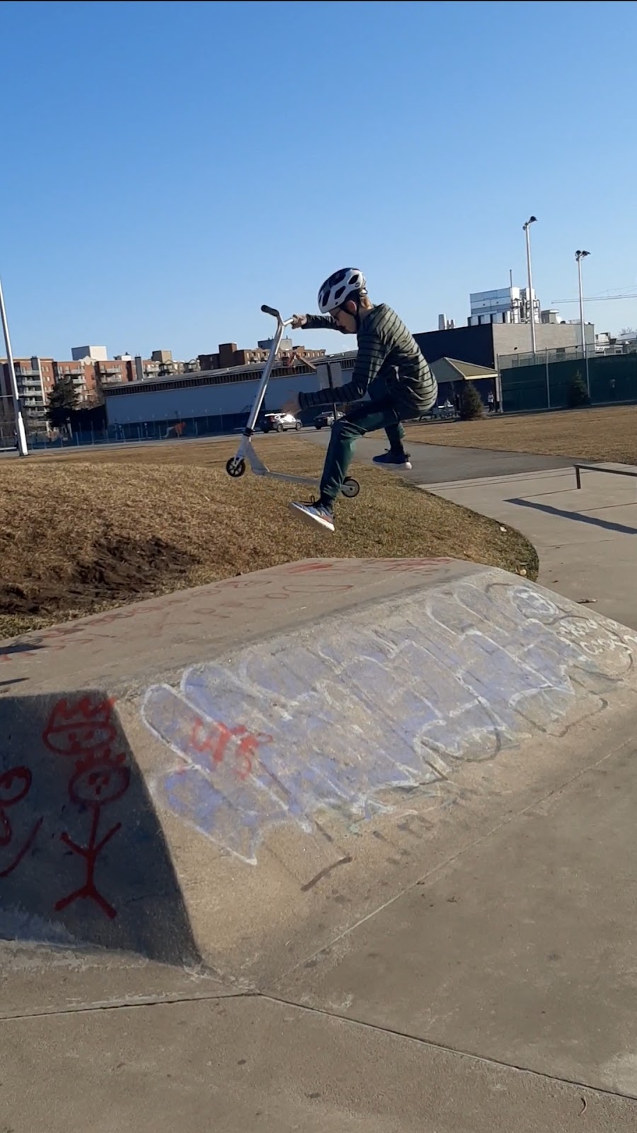 Parc Marcel-Laurin skatepark | 2345 Bd Thimens, Saint-Laurent, QC H4R 1T4, Canada | Phone: (514) 872-0311