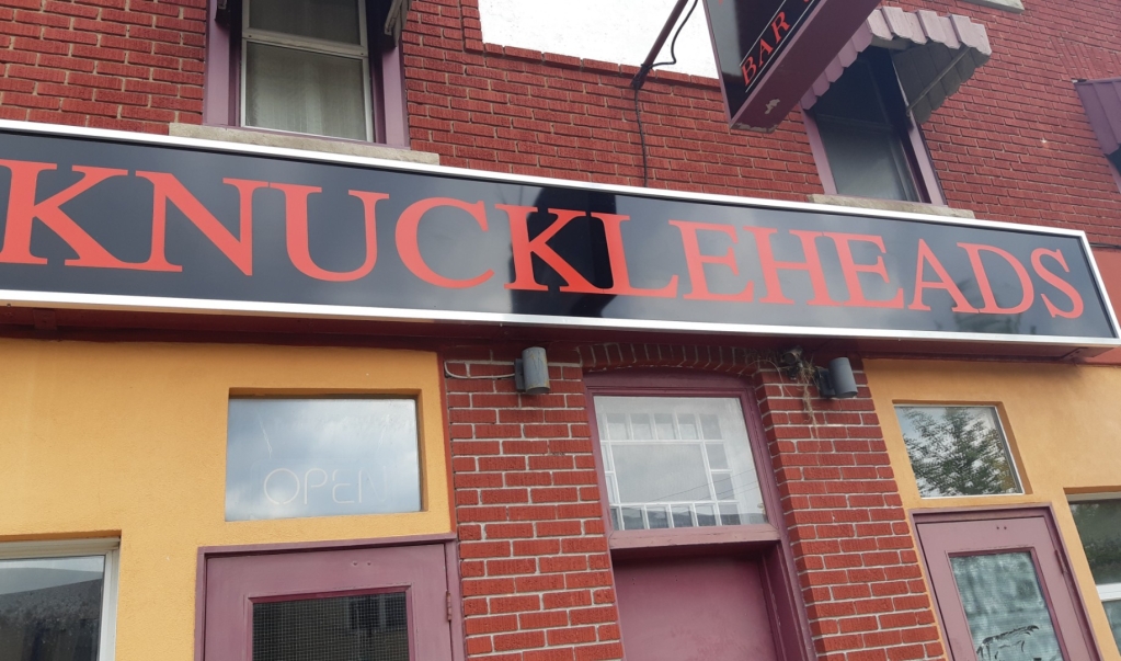 Knuckleheads Bar & Grill | 6092 Main St, Niagara Falls, ON L2G 5Z9, Canada | Phone: (289) 296-2062