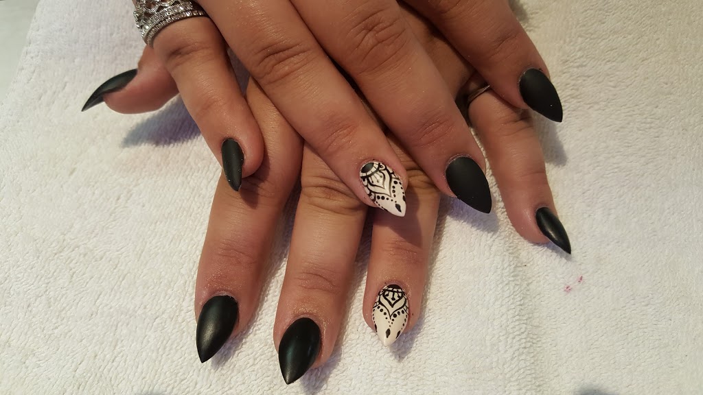 Jennys Nail & Spa | 7077 Lundys Ln, Niagara Falls, ON L2G 1W3, Canada | Phone: (905) 353-0009