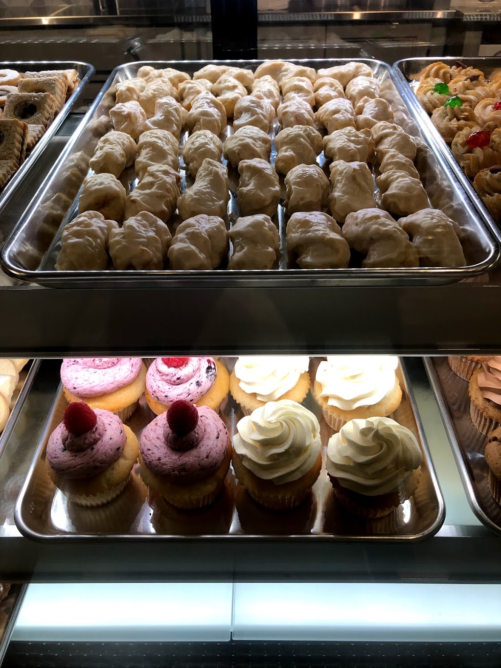 Simply Italian Bakery (SIB) | 212 Ottawa St N, Hamilton, ON L8H 3Z6, Canada | Phone: (905) 592-1637