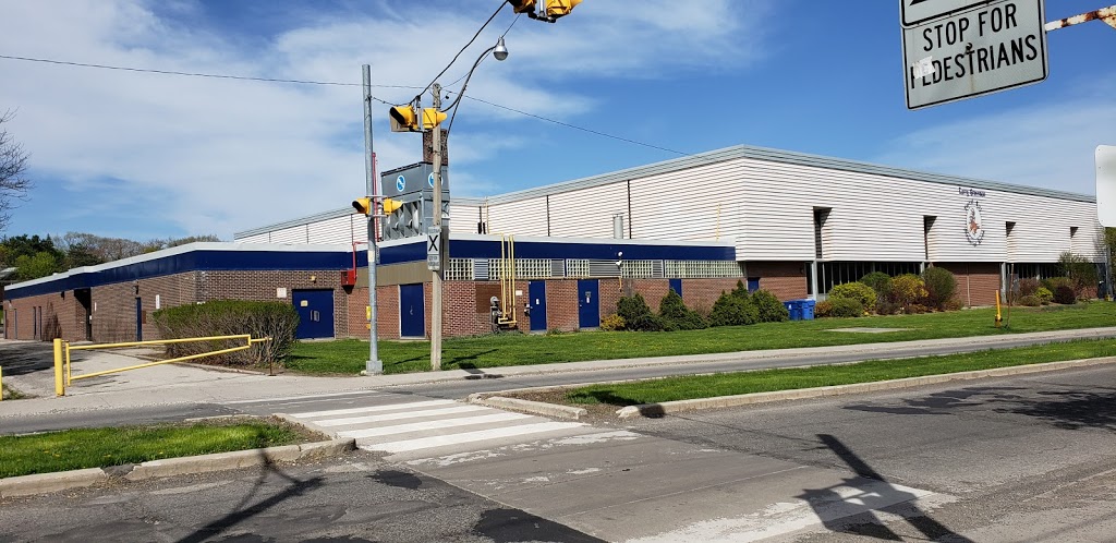 Larry Grossman Forest Hill Memorial Arena | 340 Chaplin Crescent, Toronto, ON M5N 2N3, Canada | Phone: (416) 488-1800