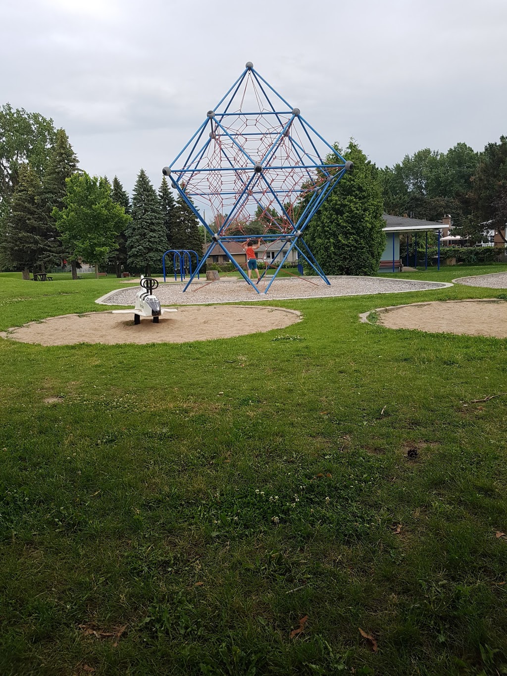 ALLAN J. LEVINE Playground (At Kirwan Park) | 8205 Chemin Mackle, Côte Saint-Luc, QC H4W, Canada