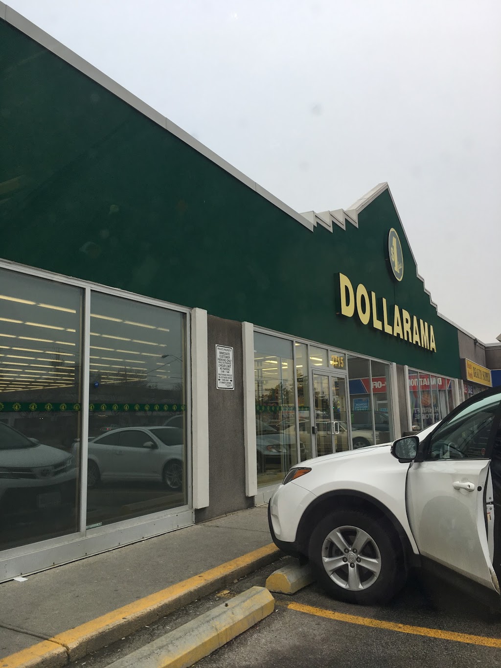 Dollarama | 3715 Keele St, North York, ON M3J 1N1, Canada | Phone: (416) 398-1634