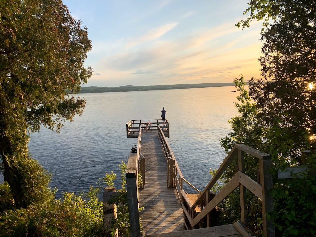 Domaine Laberge, Aux Pignons Rouges | 111 Chem. Laberge, Le Domaine-du-Roy, QC G0W 1G0, Canada | Phone: (418) 696-0335