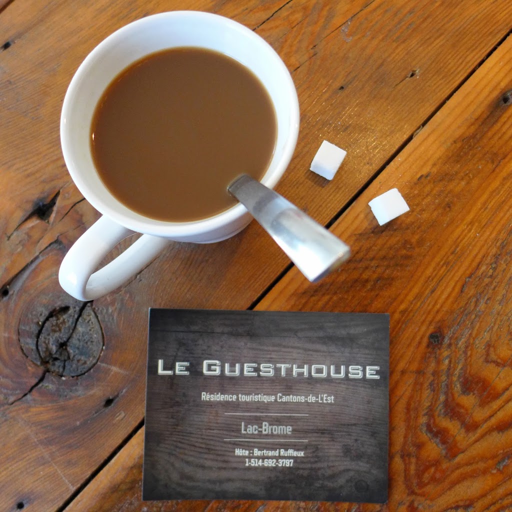 Le Guesthouse | 138 A Chem. Foster, Foster, QC J0E 1R0, Canada | Phone: (514) 692-3797